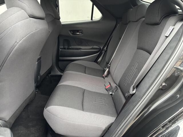 Toyota C-HR 1.8 Hybrid 140 First Edition Automaat / Fabrieksgarantie tot 10 jaar mogelijk * / Stuur-, stoel- en voorruitverwarming / Navigatie / Elektrische Achterklep / Camera / Dual Zone Climate Control / Apple Carplay/Android auto / 18" LM wielen /