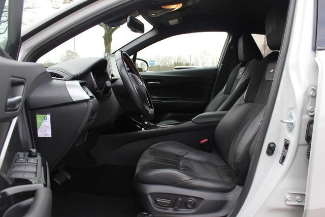 Toyota C-HR 1.8 Hybrid GR-Sport / Camera / JBL / Keyless / Leder&Alcantara / 19'' / CarPlay / Navigatie / Stoelverwarming / Dodehoek / DAB / ACC
