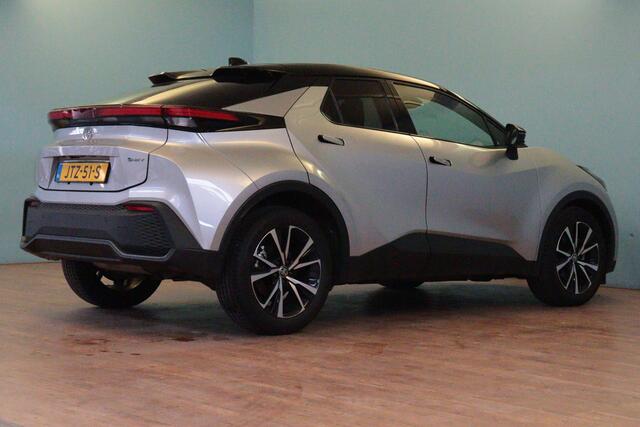 Toyota C-HR 1.8 Hybrid 140 Team Player | TWO-TONE | CAMERA + PDC | VRUIT/STUUR/STOELVERW | ADAP CRUISE | LANE-ASSIST / WARNING |