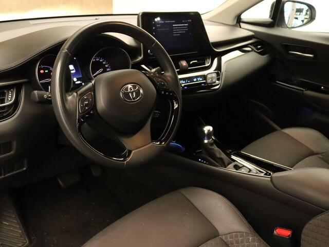 Toyota C-HR 1.8 Hybrid Dynamic - ORIGINEEL NEDERLANDSE AUTO - PARKEERSENSOREN VOOR EN ACHTER - DODEHOEK DETECTIE - ACHTERUITRIJ CAMERA - KEYLESS ENRTY & START - NAVIGATIE - APPLE CARPLAY/ ANDROID AUTO