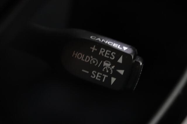 Toyota C-HR 1.8 Hybrid Active, Apple Carplay / Android Auto, LM velgen, Camera, DAB+, Cruise & Climate control!