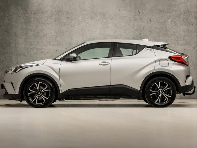 Toyota C-HR 1.8 Hybrid Sport Automaat (NAVIGATIE, CAMERA, TREKHAAK, KEYLESS, SPORTSTOELEN, XENON, ADAPTIVE CRUISE, NIEUWE APK, NIEUWSTAAT)