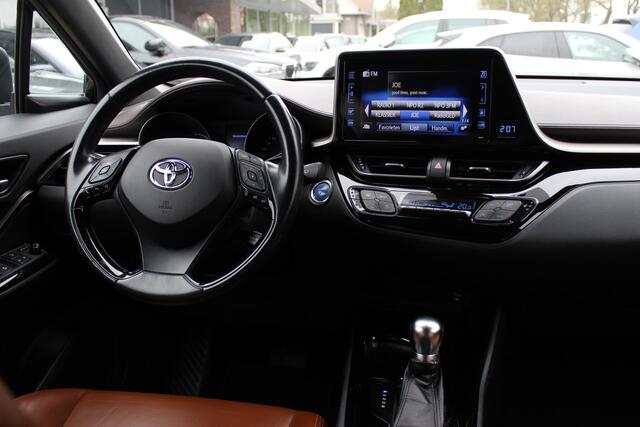 Toyota C-HR 1.8 Hybrid Executive / Trekhaak / Bruin leder / Camera / 18 inch / Led Koplampen / Stoelverwarming