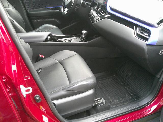 Toyota C-HR 1.8 Hybrid Bi-Tone Plus Trekhaak Leder