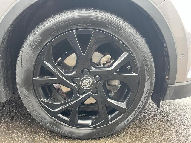 Toyota C-HR 1.8 Hybrid First Edition Automaat Zeer mooie in Nederland geleverde C-HR incl: Trekhaak, LM velgen, JBL, Cruise Control, Climate control, Dodehoek detectie, Full Map Navigatie