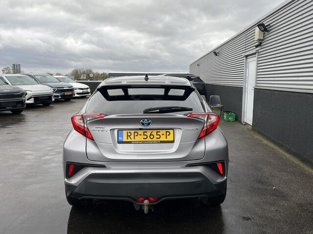 Toyota C-HR 1.8 Hybrid First Edition Automaat Zeer mooie in Nederland geleverde C-HR incl: Trekhaak, LM velgen, JBL, Cruise Control, Climate control, Dodehoek detectie, Full Map Navigatie