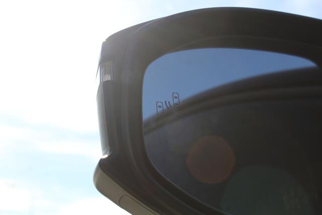 Toyota C-HR 1.8 Hybrid 140 First Edition Bi-Tone | Rijklaar | Apple/Android | Navi | Stoel-/Stuurverwarming | Dodehoekdetectie | Camera | Keyless | LED