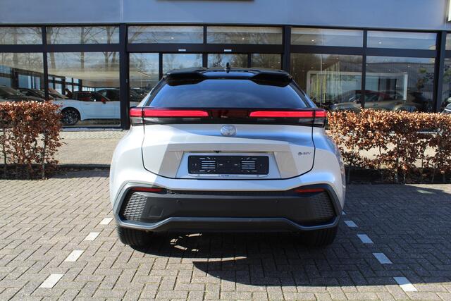 Toyota C-HR 1.8 Hybrid 140 First Edition Bi-Tone | Rijklaar | Apple/Android | Navi | Stoel-/Stuurverwarming | Dodehoekdetectie | Camera | Keyless | LED