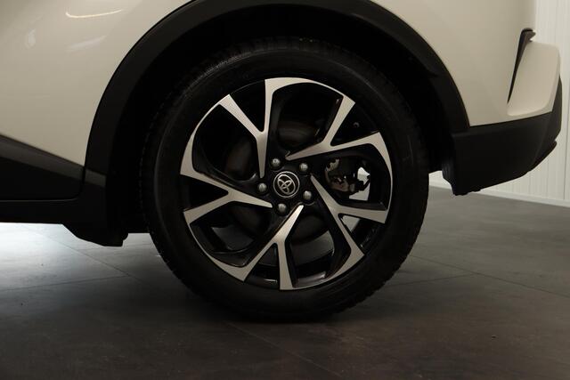 Toyota C-HR 1.8 Hybrid Style Bitone, Trekhaak, BSM, Stuur- Stoel- Voorruit verwarming, Apple Carplay / Android Auto!
