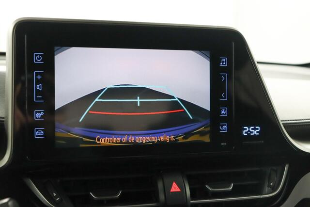 Toyota C-HR 1.8 Hybrid Style | Trekhaak | Stoelverwarming | Parkeercamera |