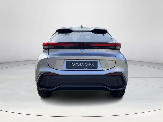 Toyota C-HR 2.0 Plug-in Hybrid 220 Dynamic | Shimmering silver metallic | Nieuw uit voorraad leverbaar |