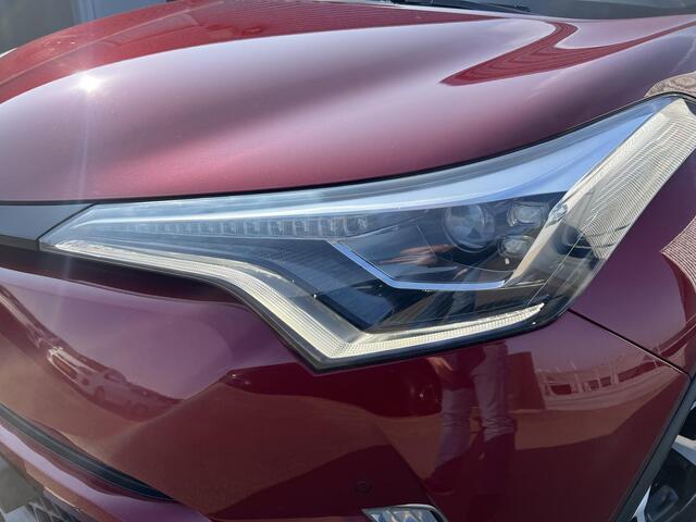 Toyota C-HR 1.8 Hybrid Style CVT Automaat Schitterende Nederlandse C-Hr voorzien van o.a.: Trekhaak, Navigatie, Climate Control, Cruise Crontrol, Dode hoek detectie, Parkeerhulp Camera, Parelmoerlak