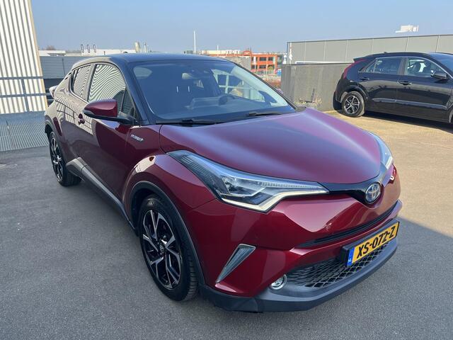 Toyota C-HR 1.8 Hybrid Style CVT Automaat Schitterende Nederlandse C-Hr voorzien van o.a.: Trekhaak, Navigatie, Climate Control, Cruise Crontrol, Dode hoek detectie, Parkeerhulp Camera, Parelmoerlak
