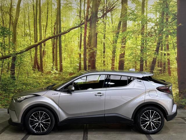 Toyota C-HR 1.8 Hybrid Executive Automaat 18 Inch JBL Leder Stof Navi Camera LED Trekhaak Rijstrook ACC