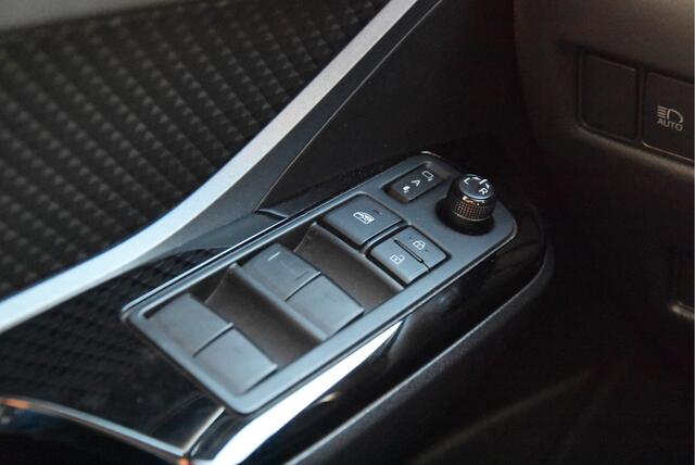 Toyota C-HR 2.0 Hybrid Bi-Tone | Trekhaak |