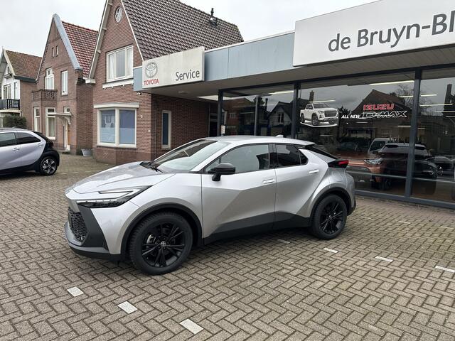 Toyota C-HR 2.0 Plug-in Hybrid 220 Dynamic Toyota navigatie / incl. winterbandenset / Apple Carplay / Android Auto / parkeersensoren voor en achter / adaptive cruise control / stoel- en stuurwielverwarming / parkeercamera / Toyota 10 jaar garantie programma / Toyota