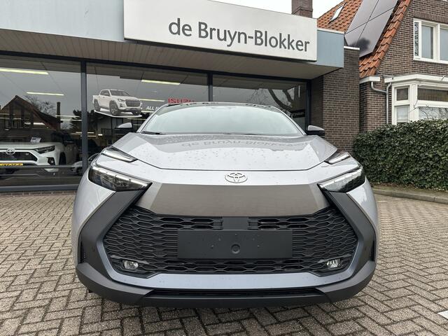 Toyota C-HR 2.0 Plug-in Hybrid 220 Dynamic Toyota navigatie / incl. winterbandenset / Apple Carplay / Android Auto / parkeersensoren voor en achter / adaptive cruise control / stoel- en stuurwielverwarming / parkeercamera / Toyota 10 jaar garantie programma / Toyota