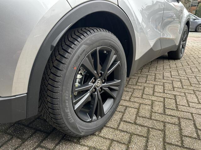 Toyota C-HR 2.0 Plug-in Hybrid 220 Dynamic Toyota navigatie / incl. winterbandenset / Apple Carplay / Android Auto / parkeersensoren voor en achter / adaptive cruise control / stoel- en stuurwielverwarming / parkeercamera / Toyota 10 jaar garantie programma / Toyota