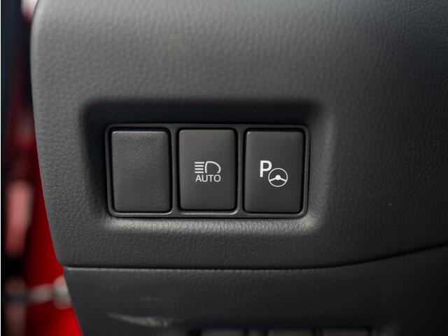 Toyota C-HR 1.8 Hybrid GR-Sport | Bi-Tone | Trekhaak | Dodehoek sensoren | Stoel & Stuur verw. | 19'' | Prijs Rijklaar!!