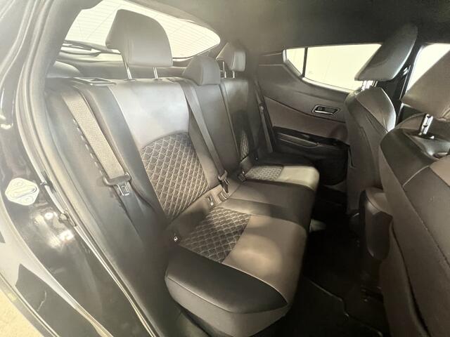 Toyota C-HR 1.8 Hybrid Executive | Navigatie/Android/Apple Carplay | LM Velgen 18" | Cruise Control Adaptief | Voorstoelen Verwarmd | Achteruitrijcamera | Airco |