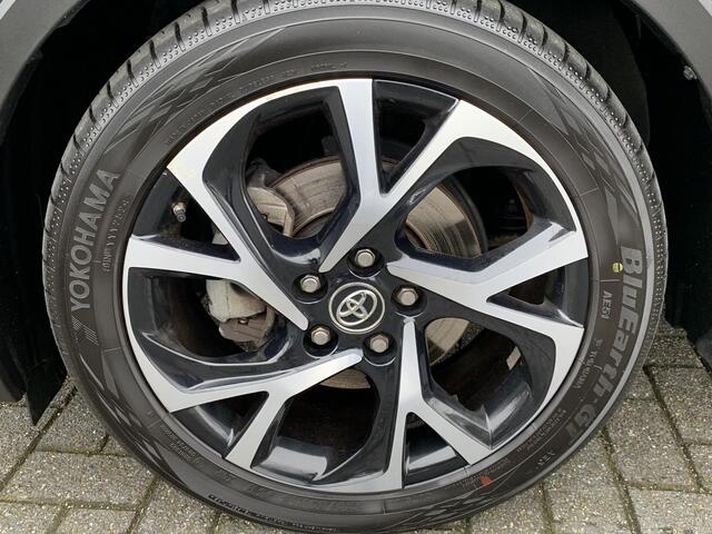 Toyota C-HR 1.8 Hybrid Business Intro | Rijklaar | Navigatie | Stoelverwarming | Leder