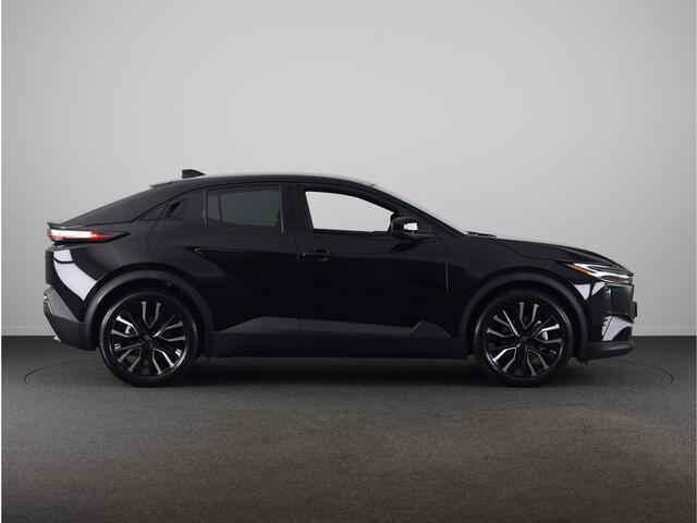 Toyota C-HR First Edition 77 kWh *NIEUW* | Uit voorraad leverbaar! | 20" LM velgen |