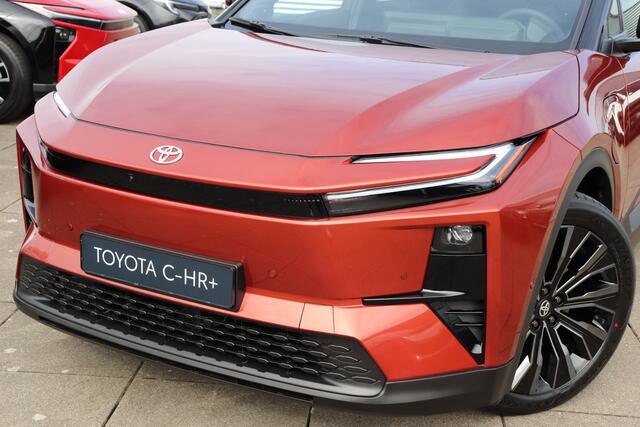 Toyota C-HR Executive AWD 77 kWh, Inruilpremie ¤2.000,-, 22kW AC, BSM, JBL, PANO, Bi-Tone, 360 graden camera!