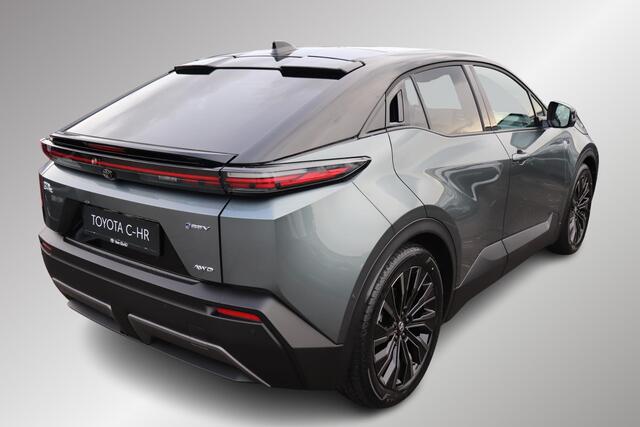 Toyota C-HR Executive AWD 77 kWh, Inruilpremie ¤2.000,-, 22kW AC, Licht Grijs interior, BSM, JBL, Bi-Tone, PANO, 360 graden camera!
