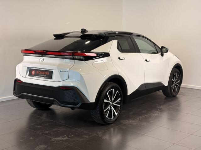 Toyota C-HR 2.0 Plug-in Hybrid 220 First Edition | 12,3" scherm | Stuurverwarming | All season banden |