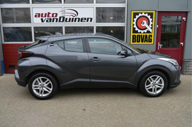 Toyota C-HR 1.8 Hybrid Active O.a: Adaptive cruise, Clima, Dab, 17 Inch L.M. met all-season, Carplay, Camera, Etc.. Rijklaar! All-in prijs!