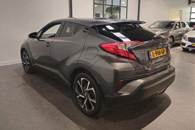 Toyota C-HR 1.8 Hybrid Dynamic Sport - Stoelverwarming - Dodehoekdetectie - Adaptive Cruise