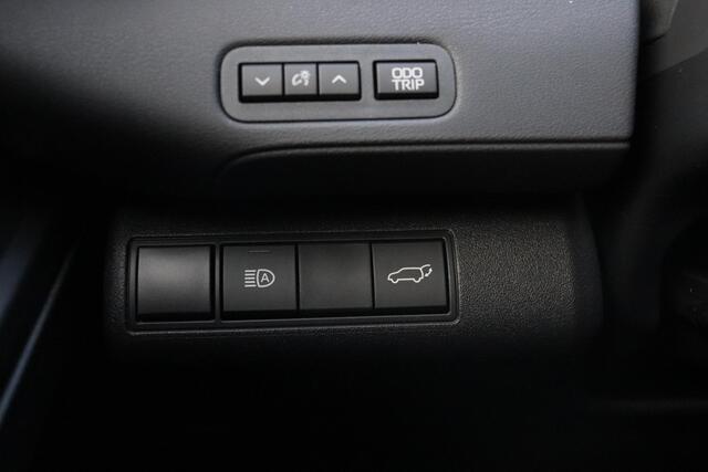 Toyota C-HR First Edition 77 kWh, Inruilpremie ¤2.000,- BSM, Apple Carplay/Android Auto, Stoel & Stuur verwarming!