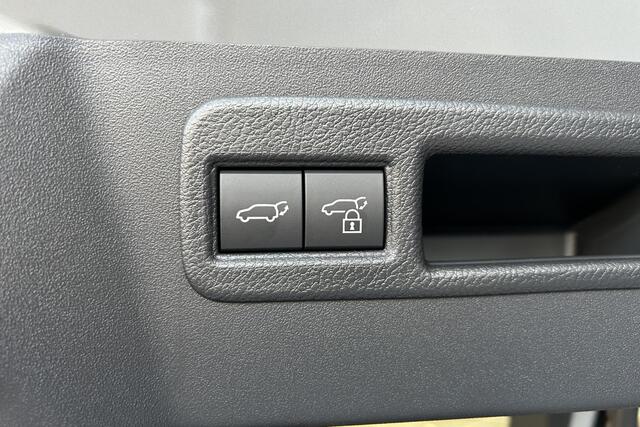 Toyota C-HR First Edition 77 kWh, Inruilpremie ¤2.000,- BSM, Apple Carplay/Android Auto, Stoel & Stuur verwarming!