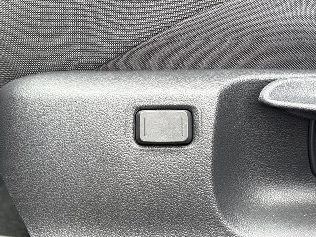 Toyota C-HR 1.8 Hybrid 140 First Edition **DODEHOEK DETECTIE/ 360 CAMERA/ ELEKTRONISCHE ACHTERKLEP**