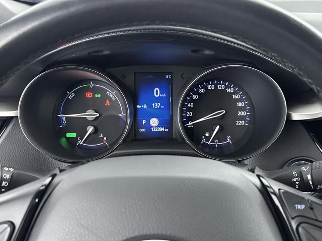 Toyota C-HR 1.8 Hybrid Dynamic Trekhaak Afneembaar | Incl Winterset | Lichtmetalen Velgen 18'' | Parkeersensoren Achter | Stoelverwarming | Navi |