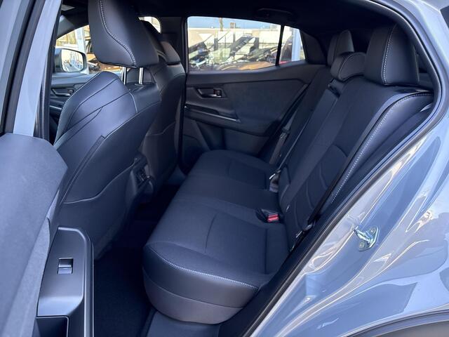 Toyota C-HR First Edition 77 kWh **STUURVERWARMING/ DODEHOEK DETECTIE/ ELEKTRONISCHE ACHTERKLEP**