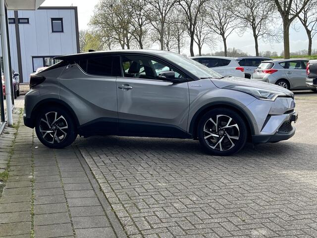 Toyota C-HR 1.8 Hybrid Bi-Tone Plus | Trekhaak | Leer | Stoel- stuurverwarming | LED | PDC V+A | ACC