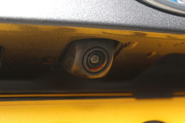 Toyota C-HR 1.8 Hybrid Active | Incl. 12 maanden garantie | Cruise control | Achteruitrijcamera | Climate control | Bluetooth | Lichtmetalen velgen | Airco | Navigatie | Lane assist