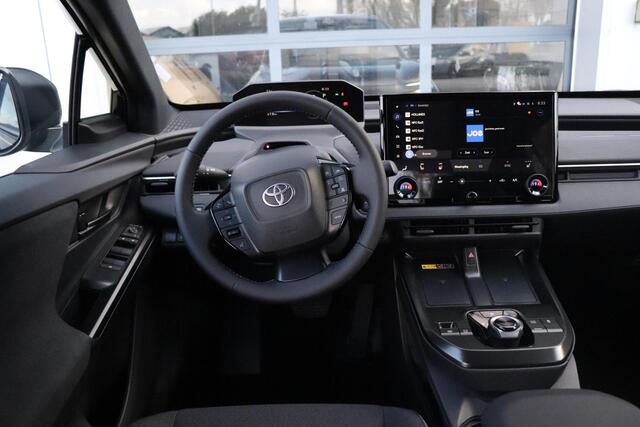 Toyota C-HR First Edition 77 kWh Inruilpremie ¤2.000,- BSM, Apple Carplay/Android Auto, Stoel & Stuur verwarming!