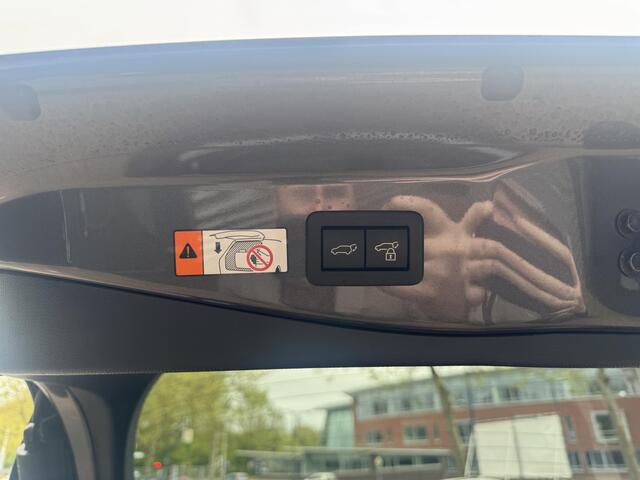 Toyota C-HR 2.0 Plug-in Hybrid 220 Dynamic | Stuur-/ & Stoelverwarming | Dodehoek detectie | Elektrische kofferbak | Parkeersensoren