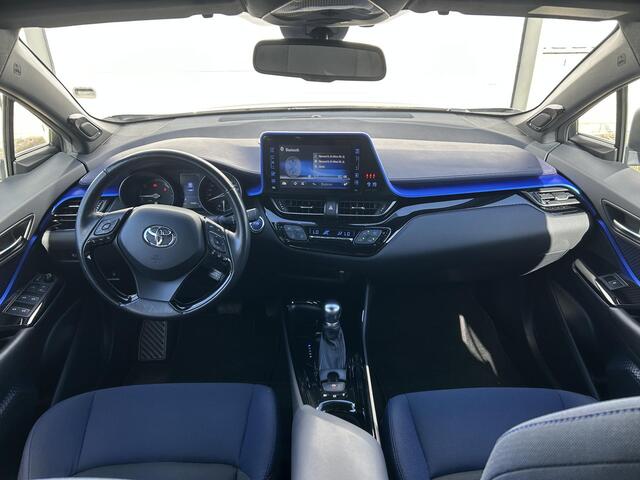 Toyota C-HR 1.8 Hybrid Bi-Tone Plus / JBL Audio / Trekhaak / Adaptief Cruise Control / Achteruitrijcamera / Climate Control / Navigatie / Parkeersensoren / 18'' LM Velgen /