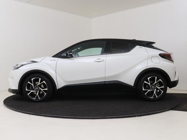 Toyota C-HR 1.8 Hybrid Bi-Tone Plus Trekhaak afneembaar | VOL LEDER | Dodehoekdetectie | JBL | Stoel/Stuurverwarming |