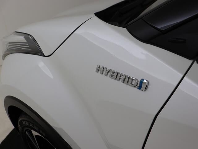 Toyota C-HR 1.8 Hybrid Bi-Tone Plus Trekhaak afneembaar | VOL LEDER | Dodehoekdetectie | JBL | Stoel/Stuurverwarming |