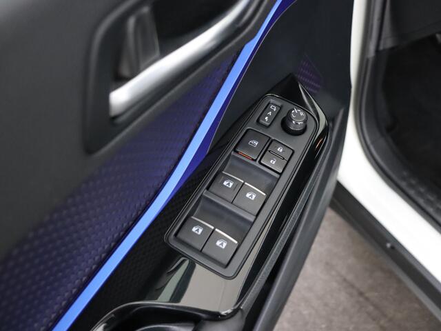 Toyota C-HR 1.8 Hybrid Bi-Tone Plus Trekhaak afneembaar | VOL LEDER | Dodehoekdetectie | JBL | Stoel/Stuurverwarming |