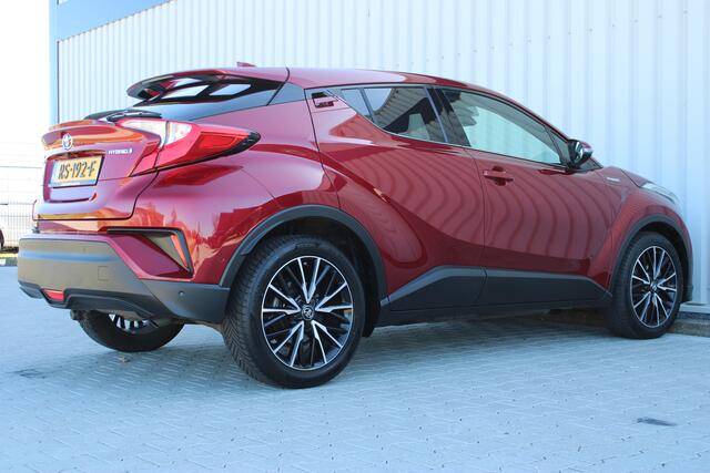 Toyota C-HR 1.8 Hybrid Style | Incl. 12 maanden garantie | Adaptieve cruise control | Lane assist | JBL audio | Afneembare trekhaak | Parkeercamera | Navigatie | Stoelverwarming |