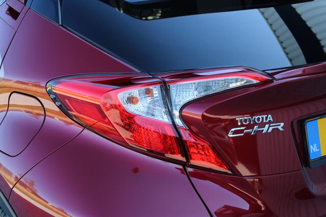 Toyota C-HR 1.8 Hybrid Style | Incl. 12 maanden garantie | Adaptieve cruise control | Lane assist | JBL audio | Afneembare trekhaak | Parkeercamera | Navigatie | Stoelverwarming |