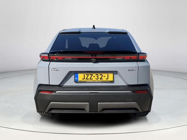 Toyota C-HR First Edition 77 kWh | Manhattan grey | Demonstratie auto |