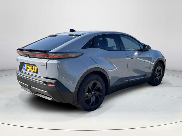 Toyota C-HR First Edition 77 kWh | Manhattan grey | Demonstratie auto |