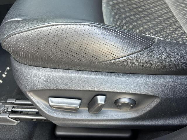 Toyota C-HR 2.0 Hybrid Launch Edition