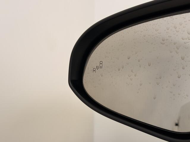 Toyota C-HR 1.8 Hybrid Bi-Tone | Stoelverwarming | BSM |